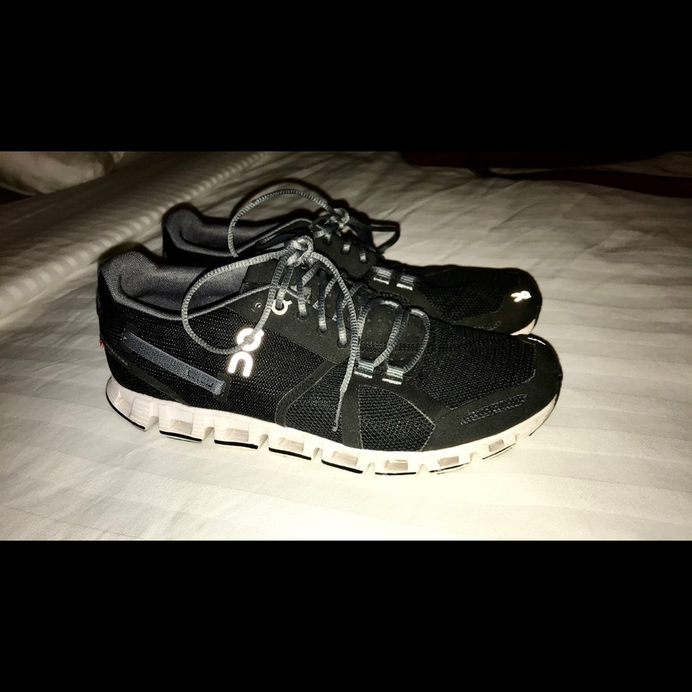 Size 7.5 woman’s ONs Running shoes